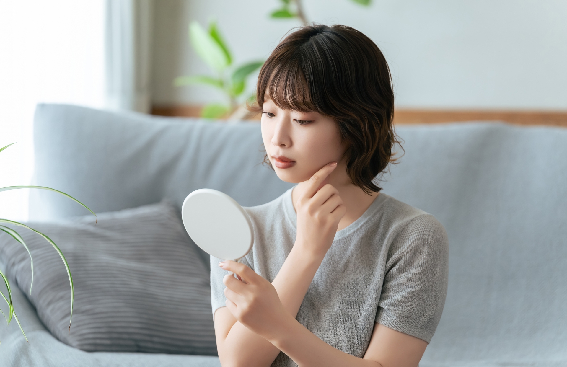 肌のくすみが気になる方へ｜主な原因と自宅でできるケア方法を解説